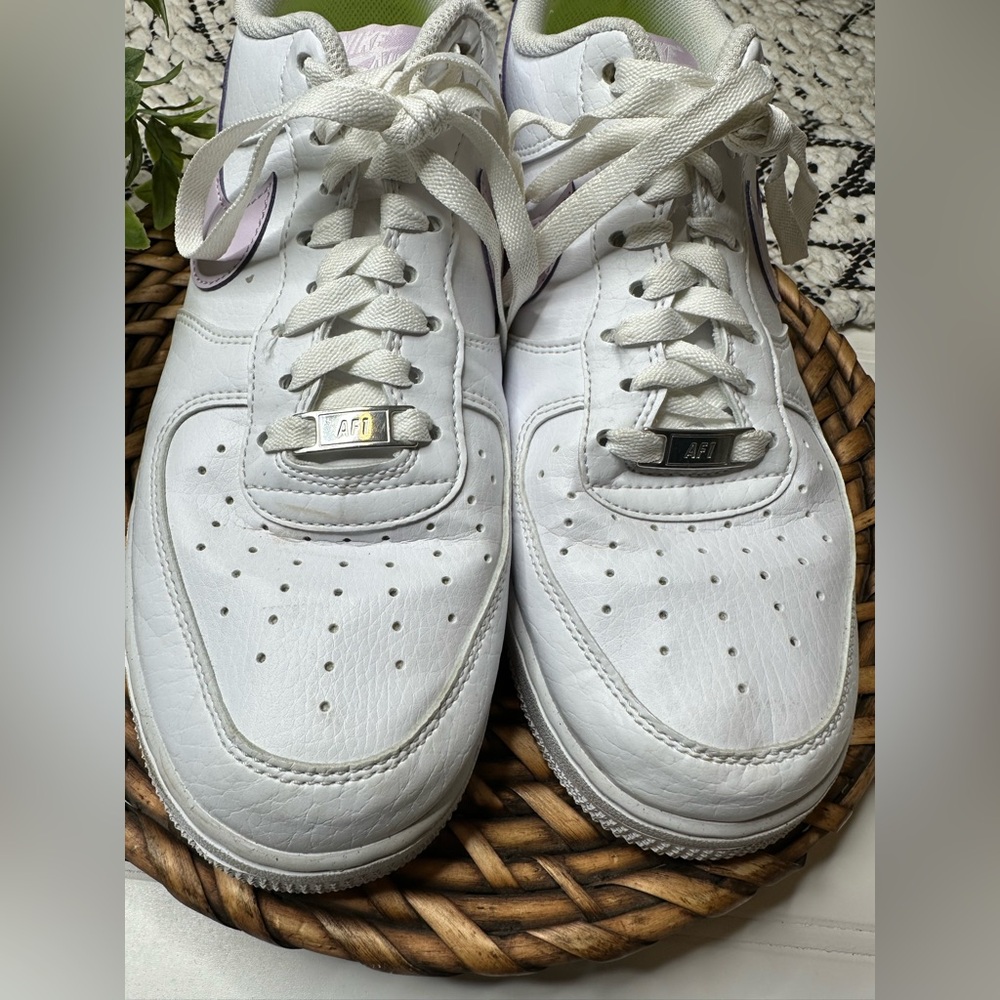 NIKE Lavender Air Force 1 - Picture 2 of 10